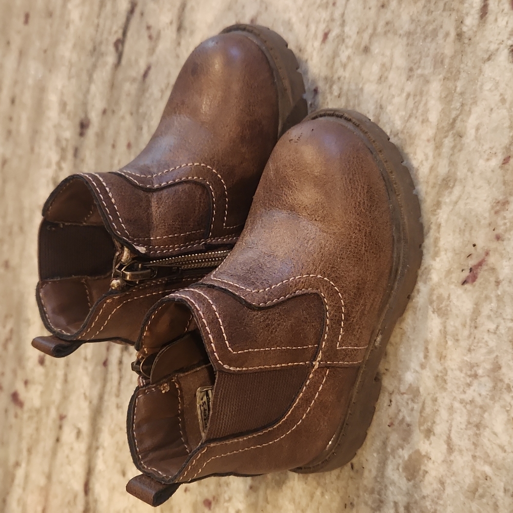 Kids boots